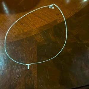 18in white gold necklace w/ a diamond mind T